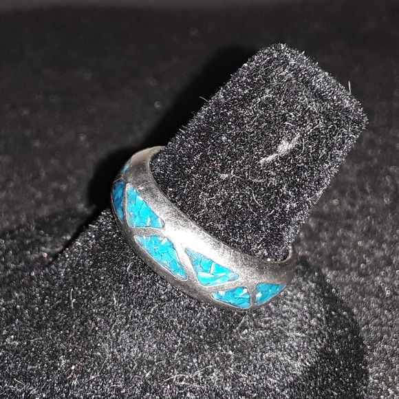 Sterling Silver Turquoise Chip Inlaid Ring - 7 - EUC - Picture 4 of 8